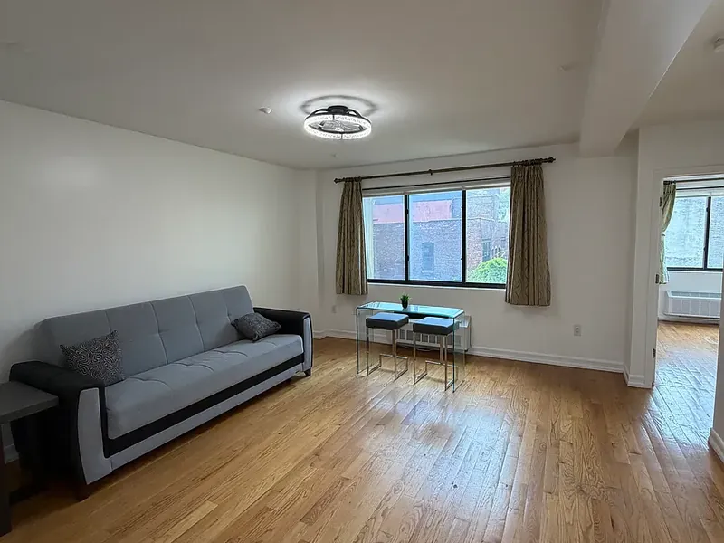 2027 1st Avenue #6, photo 2