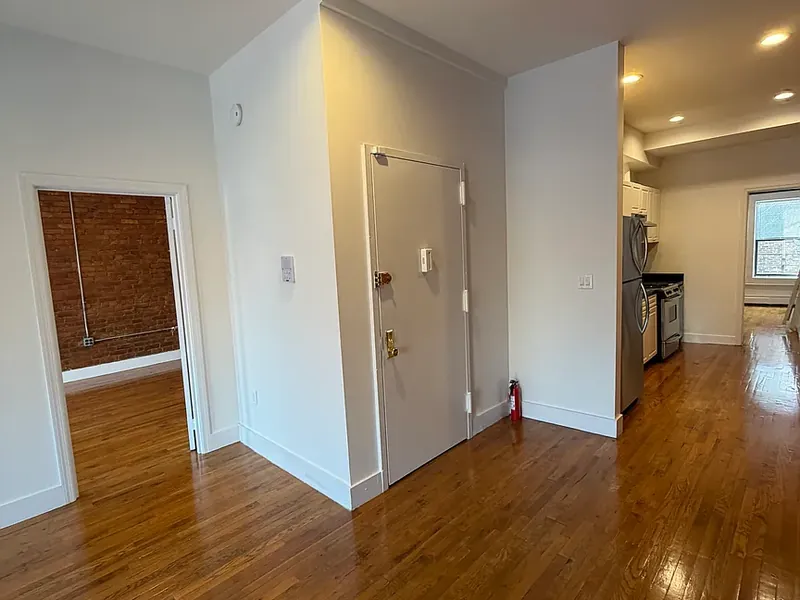 2153 2nd Avenue #4, photo 2